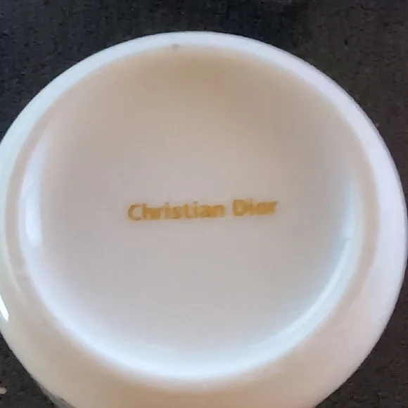 Dior Elegant White and Gold Candle Pair - Picture 4 of 5